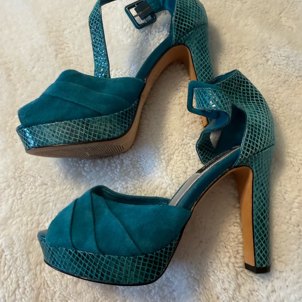 White House Black Market Turquoise Peep-Toe Heels - Picture 2 of 7
